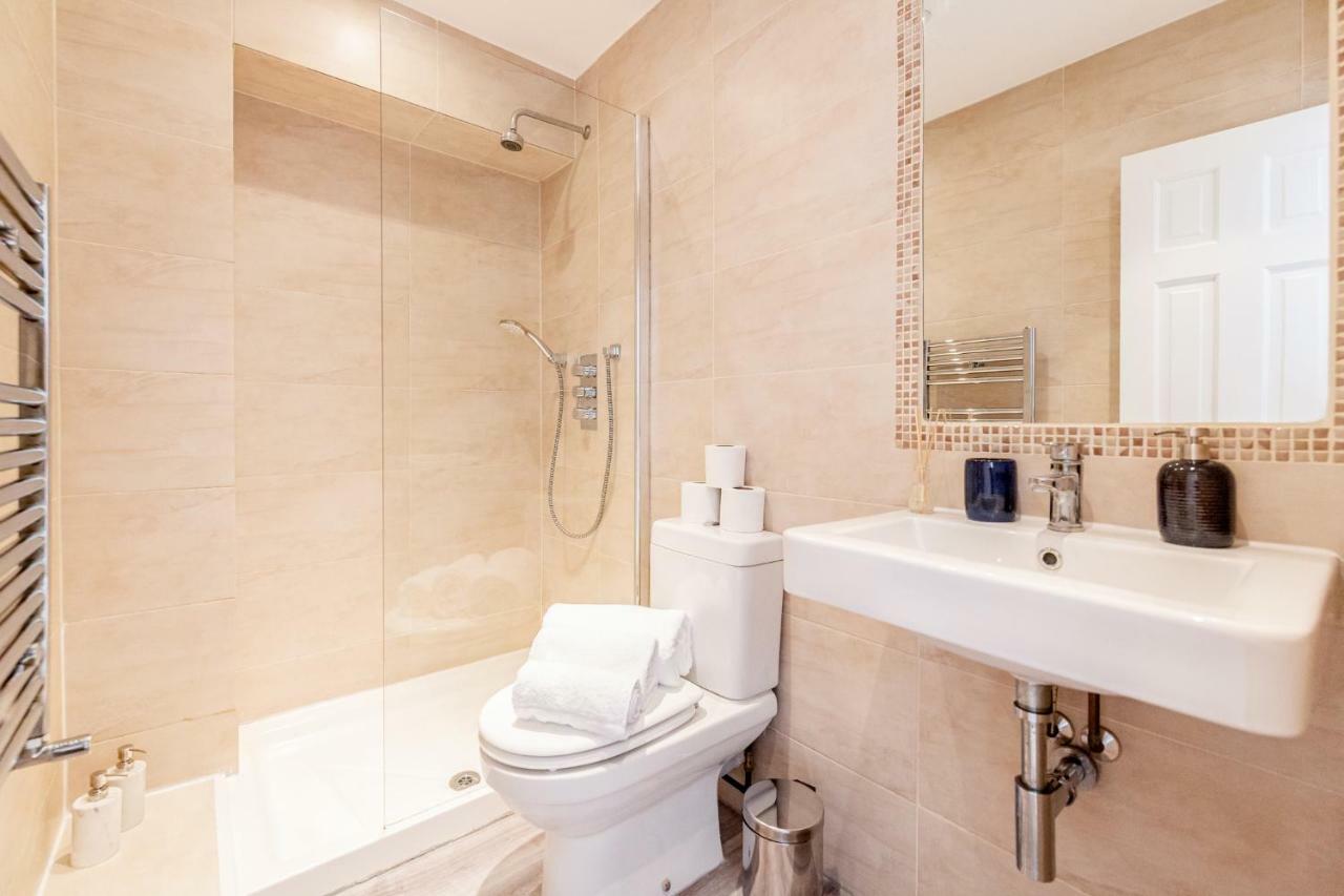 Bright & Spacious 4Beds Home - Kensington High Street-Olympia لندن المظهر الخارجي الصورة