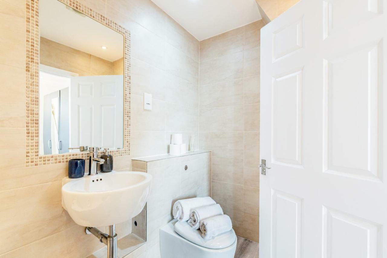 Bright & Spacious 4Beds Home - Kensington High Street-Olympia لندن المظهر الخارجي الصورة