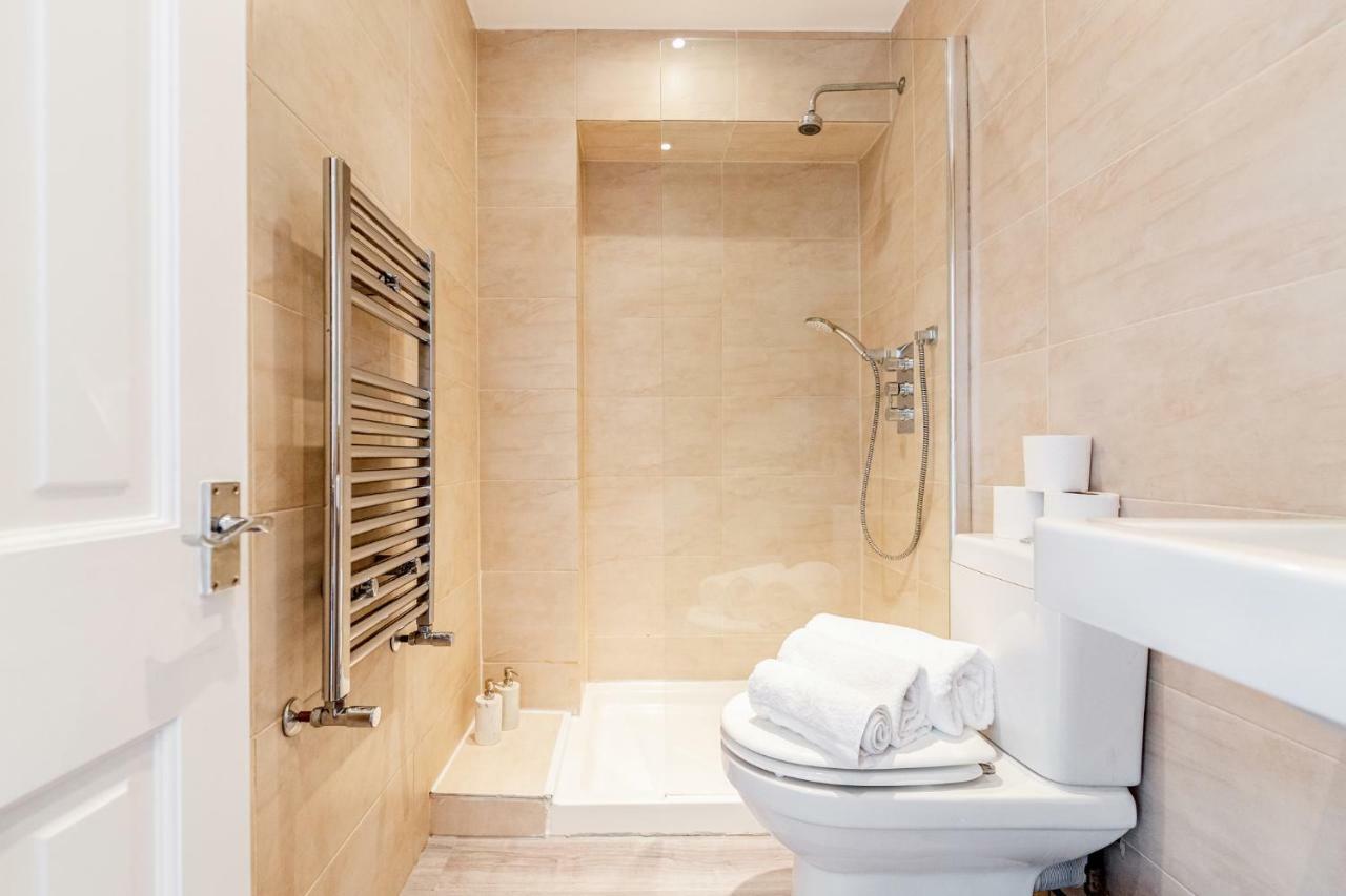 Bright & Spacious 4Beds Home - Kensington High Street-Olympia لندن المظهر الخارجي الصورة