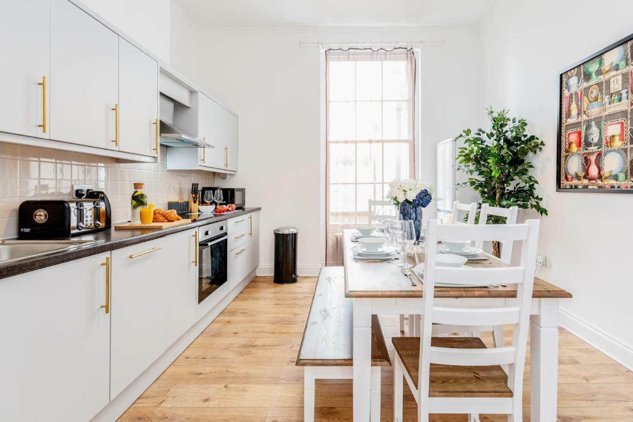 Bright & Spacious 4Beds Home - Kensington High Street-Olympia لندن المظهر الخارجي الصورة